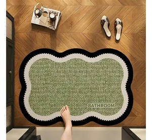 Saugfähige Badematte aus Diatomeenerde mit Wellenrand und rutschfestem Design in Grün.