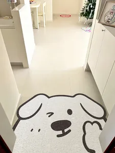 Paillasson chien dessin animé mignon disposé dans un couloir moderne au style épuré