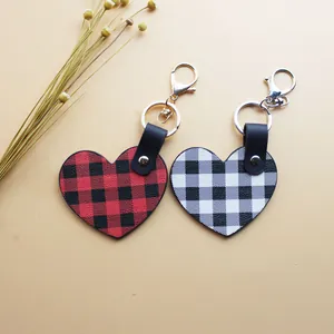 Herzförmige Schlüsselanhänger aus Leder mit Karomuster für Valentinstag-Taschen