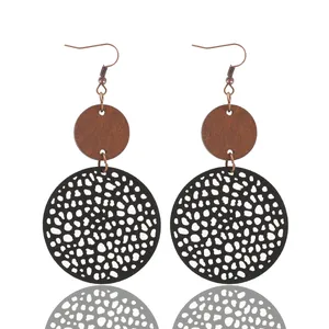 Orecchini a cerchio vintage in legno e pelle nera con design a rete traforata per donne