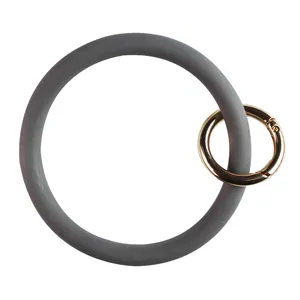 Portachiavi a bracciale in silicone grigio con moschettone a molla dorato chic