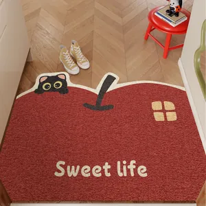 Zerbino d'ingresso a forma di mela con simpatico gatto nero e stampa testo Sweet Life