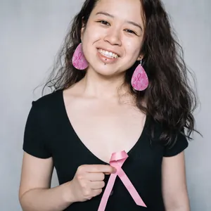 Boucles d'oreilles en cuir synthétique avec ruban rose pour la lutte contre le cancer