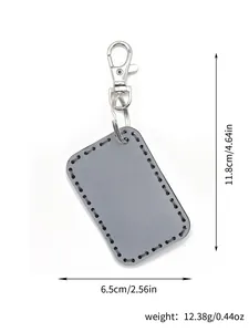 Portachiavi in pelle grigia riflettente con lunghezza di 11,8 cm e peso di 12,38 g
