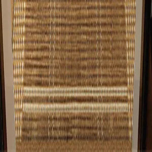Détail rapproché du paillasson vintage imitation lin avec texture tissée et bord blanc
