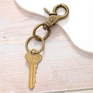 Vintage messing legering sleutelhanger met kreeftsluiting en sleutel