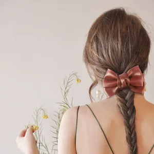 Elegante bruine PU-leren strik haarclip handgemaakt voor gevlochten kapsels van vrouwen