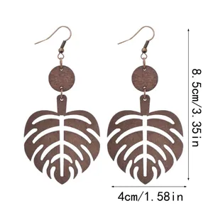 Vintage braune hohle Holzohrringe in Monstera-Blattform mit Abmessungen 8,5x4cm