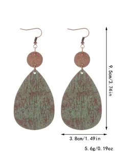 Detailansicht der Vintage-Ohrringe aus Holz mit Maßangaben und leichtem Design für Damen