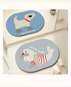 Dettaglio dei tappetini da bagno antiscivolo con simpatiche illustrazioni animali