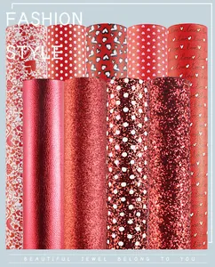 Variété de feuilles de similicuir pour la Saint-Valentin avec des motifs de cœur.