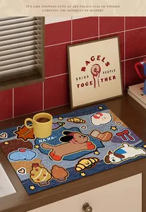 Tappetino assorbente per macchina da caffè con cani e croissant in una cucina accogliente.