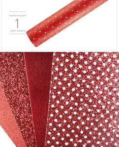 Vue détaillée de feuilles de similicuir rouge à paillettes et cœurs pour projets de DIY
