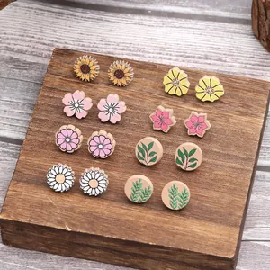 Western Style Wood Sunflower Stud Earrings Simple Daisy Floral Pattern Wooden Jewelry for Women Bohemian Daily Accessory