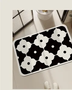 Moderner Badezimmerteppich mit schwarz-weißem Blumenmuster für die Inneneinrichtung