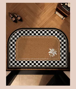 Vue de dessus d'un tapis d'entrée rétro à carreaux avec motif floral sur parquet