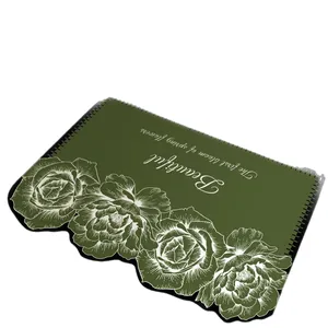 Elegante tappeto in pelle verde stile francese con motivo floreale di rose bianche