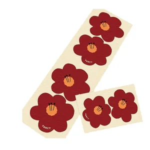 Absorberende antislip keukenmattenset met grote gestileerde donkerrode bloempatronen