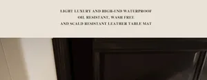 Vue détaillée du set de table de luxe en cuir foncé imperméable et résistant à l'huile