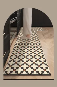 Vista macro del motivo floreale retrò di lusso su un tappetino da cucina in PVC impermeabile