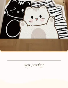 Vue détaillée du motif de chat mignon sur le paillasson antidérapant en cuir PVC