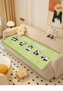 Detailweergave van een schattige panda-bankmat op een lichte bank in een gezellige kamer
