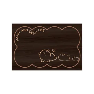 Tappetino da bagno assorbente con venature del legno scuro e cartone animato capibara