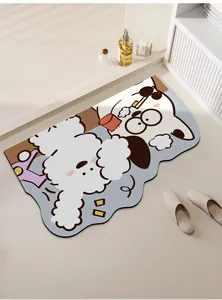 Vista dettagliata di un tappeto da bagno assorbente con simpatici cani bianchi decorativi.