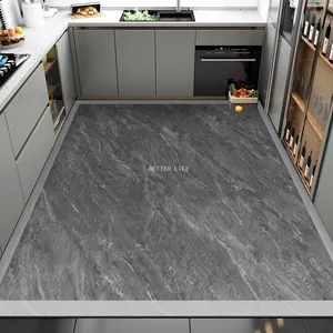 Tappetino da cucina grande in PVC effetto marmo grigio posto in una cucina moderna.