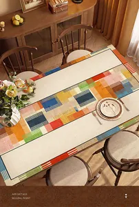 Vue détaillée d'une nappe en cuir imperméable de style américain à motifs.