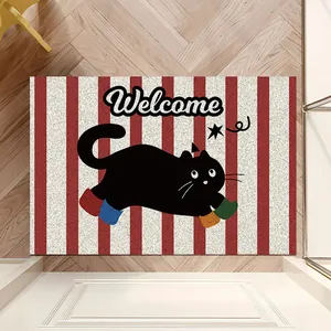 Zerbino con gatto nero e strisce rosse e bianche per un ingresso molto accogliente