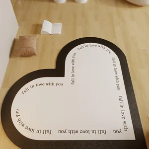Μινιμαλιστικό χαλάκι εισόδου από δέρμα PVC σε σχήμα καρδιάς με αντιολισθητικό πάτο σπιτιού