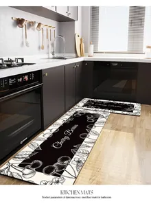 Ensemble de tapis de cuisine vintage à motif cerise dans un cadre de cuisine sombre moderne.