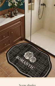 Tapis de bain en tweed noir luxueux avec motif de rose et texte Romantic dans la salle