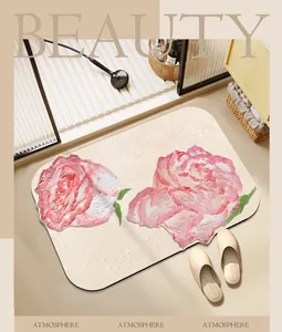 Detailaufnahme einer saugfähigen Badematte mit künstlerischem Ölgemälde-Rosendesign