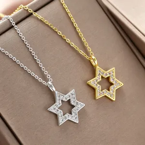 Eleganti collane a stella in oro e argento con strass scintillanti per un look raffinato