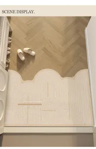 Tapis d'entrée en PVC style crème avec bords ondulés et motifs géométriques blancs.