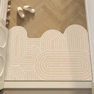 Paillasson en PVC crème avec motif d'arches géométriques et bord festonné.