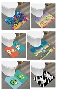Varietà di tappetini per WC a forma di U con simpatici disegni di animali a cartoni.