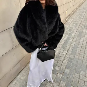 Veste chic en fausse fourrure noire à col châle pour femme, style urbain d'hiver.