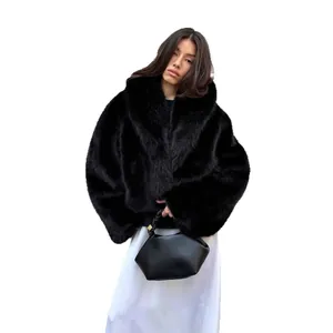 Élégant manteau en fausse fourrure noire avec col châle pour l'automne et l'hiver.