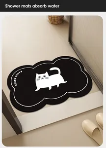 Vista detallada de alfombra de baño negra absorbente con un lindo diseño de gato blanco animado