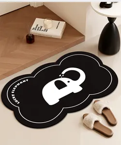 Elegante alfombra de baño negra con diseño de elefante blanco en un ambiente acogedor