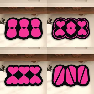 Cuatro variantes de alfombrillas de baño absorbentes antideslizantes rosas y negras