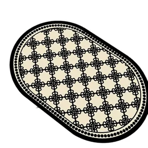 Tappeto da bagno ovale assorbente con un elegante motivo geometrico su fondo bianco.