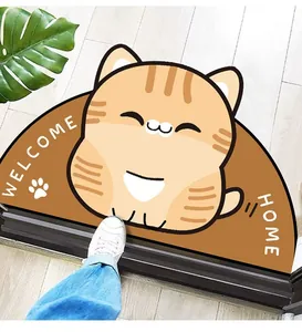 Zerbino a semicerchio con gatto a fumetti e scritta Welcome Home per l'ingresso