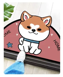Dettaglio di un simpatico zerbino a semicerchio con Shiba Inu all'ingresso casa