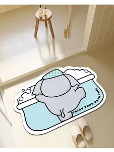 Vista dettagliata di un tappetino da bagno con un simpatico elefante in un bagno moderno