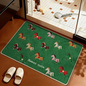 Detailopname van de textuur van een groene badmat met kleurrijke paardenpatronen