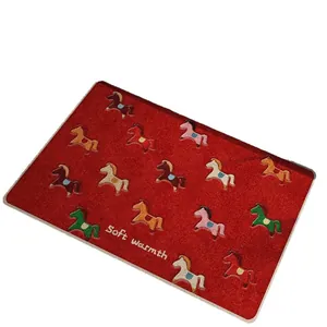 Rode antislip badmat met kleurrijke cartoon paardenpatronen voor de badkamer